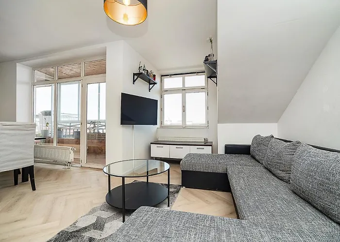 Big 4-Bedroom Flat, Terrace With Great Vitkov View
