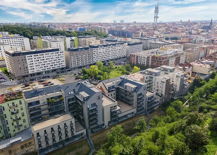 Central Prague Vitkov - Free Parking