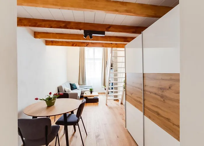 Dream Duplex On Riverside
