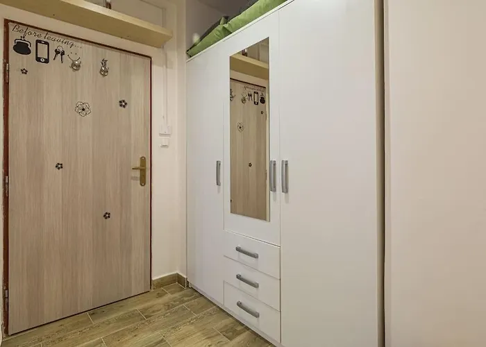 Cozy Basement Flat, Skyshowtime, 3 Minutes To Center