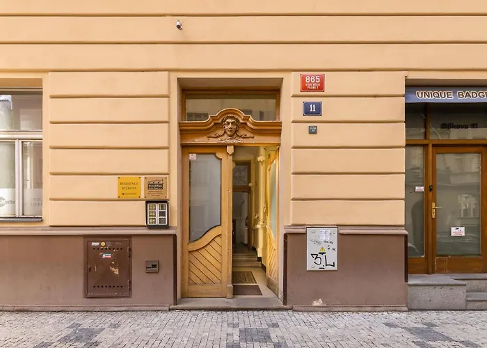 Big Bright Two-Bedroom Apartment In Prague Old Town