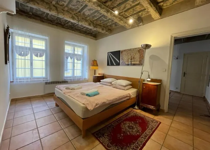 Historical Apartment With Balcony