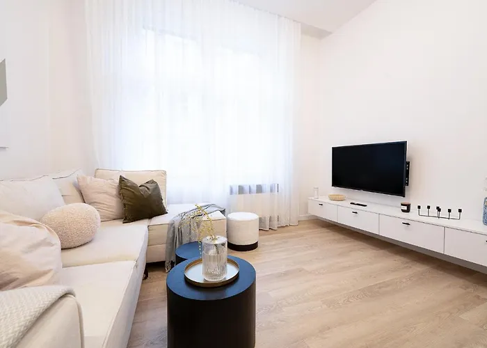 Modern 5 Min Wenceslas Square Apartment, Prague