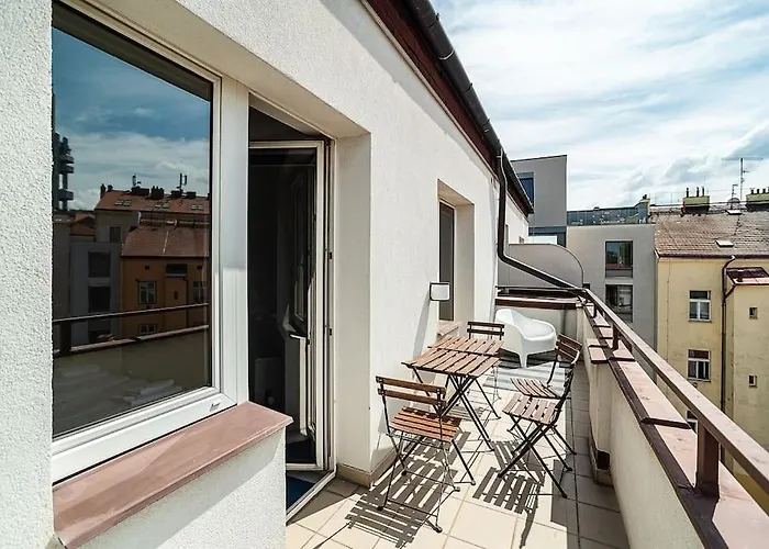 Bright 2 Bed With Big Terrace By Tram