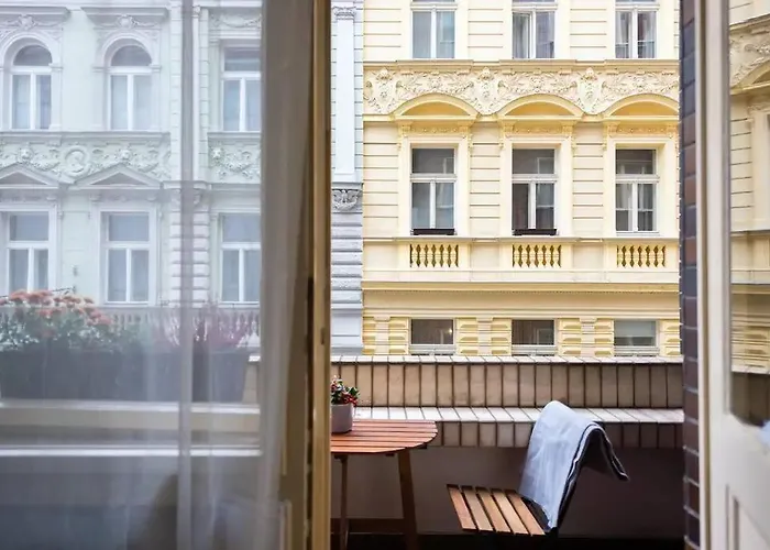 Cozy Apt In The Centre W/Balcony
