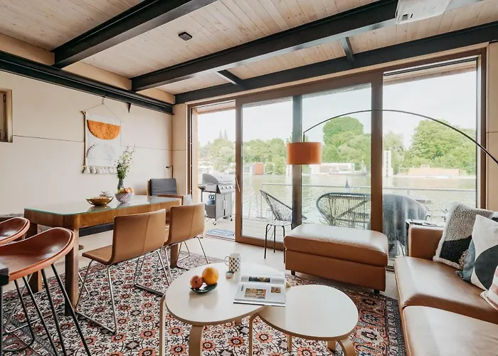 Houseboat Fred Prague