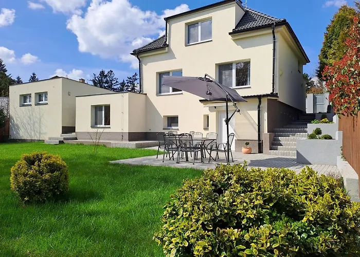 Apartmanovy Dum Se Zahradou V Klidne Casti Prahy