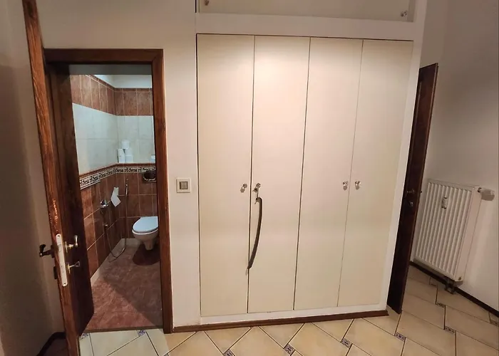 Spacious Apartment 6Min From The Dancing House