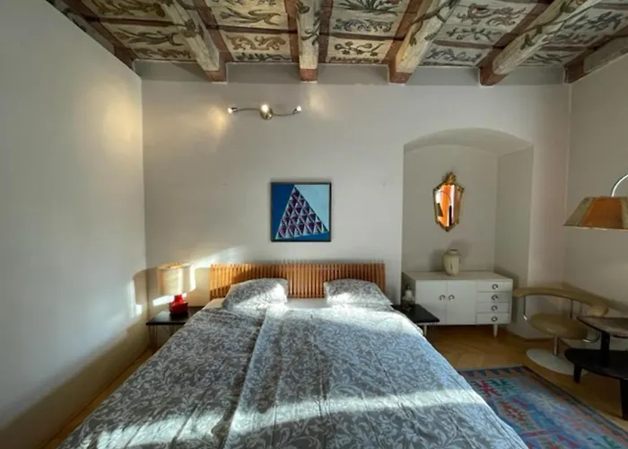 Cool Historical 1 Bedroom Apartment In Mala Strana