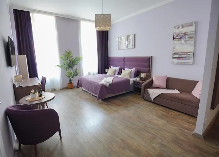 Elegant & Stylish Center Apartments!