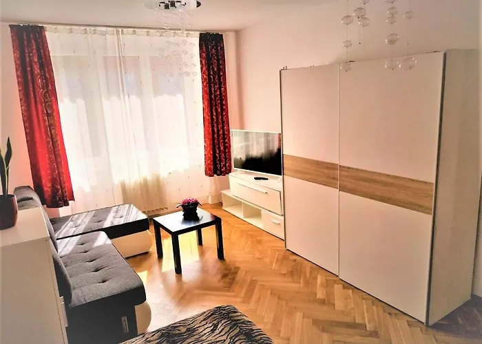 Parking Free One Room With Netflix In Shared Flat With A Woman In Next Room And Shared Bathroom And Kitchen No Invoice