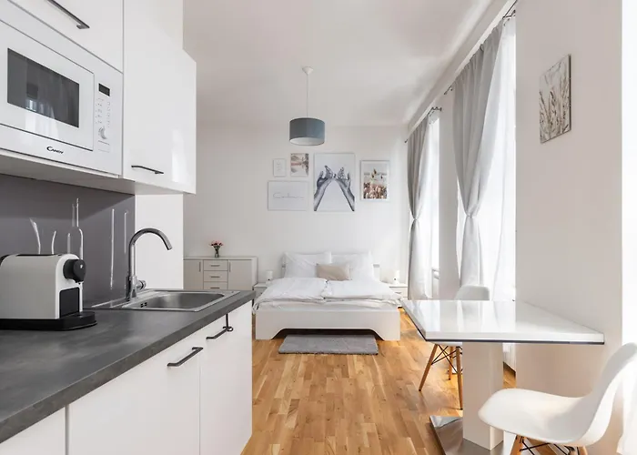 Stay2Gether Beige Nest - Metro Florenc