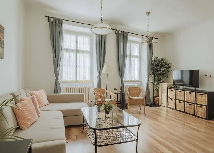 Central 3Bd Apartment Old Town Square & Astronomical Clock 100 Metres
