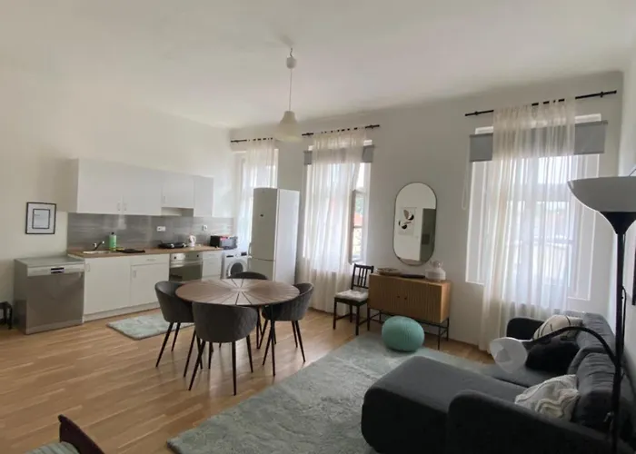 Roomy Apartment Close To Palmovka