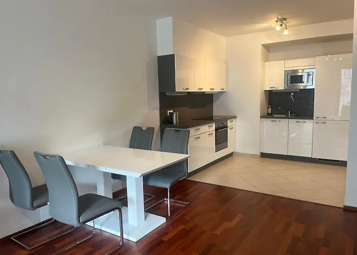Residence Garden Tower S Balkonem, Garaz