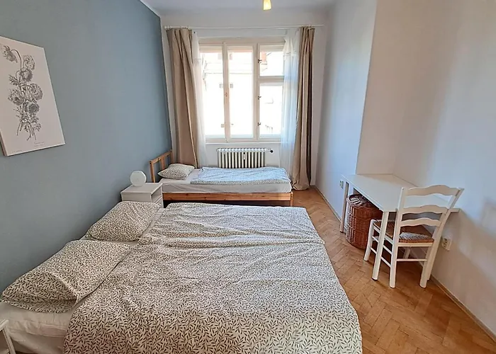 Na Slupi Sanctuary: Serene 2-Bedroom Getaway Prague