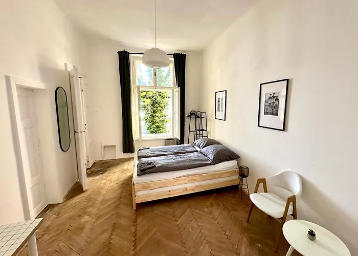 Best Location In Prague! 4 Bedrooms And Super Host!