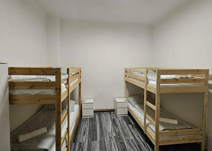 Small Apartment In Downtown For Groups