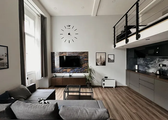 Grand Viceroy Apartments - Gothic Tower View