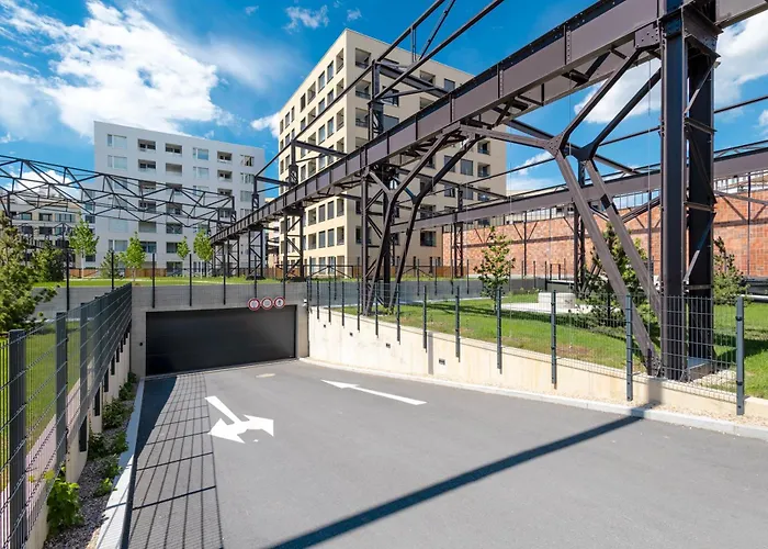 Bright 2Br - 5Th Floor, Balcony, Free Parking By Gravity Prague