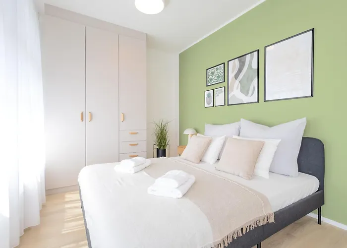 Bright 2Br - 7Th Floor, Balcony, Free Parking By Gravity Prague