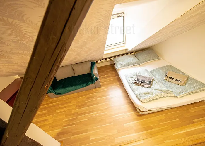Attic 3 Bedrooms Apartment With 2 Bathrooms