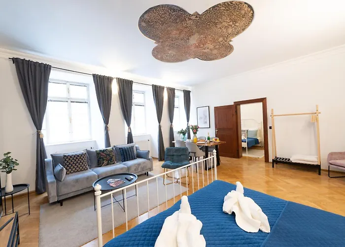 Best Price & Location - Historic Square Residency