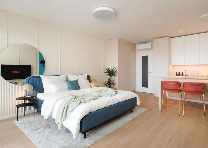 Good Vibe Studio Near Metro - Garage, Air-Conditioning, Vinyl Player