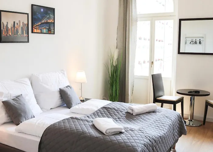 Rose Suites And Rooms