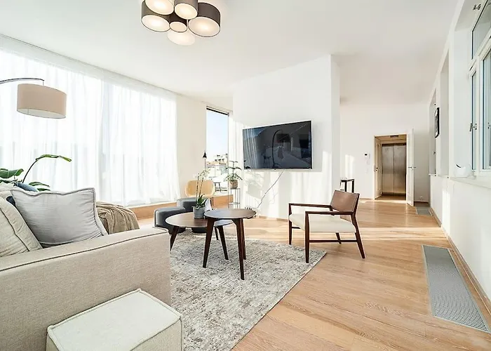 High-Class Rooftop Apt. With Spacious Terrace