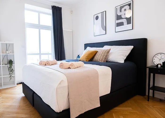 Spacious Apartment Near Prague Castle