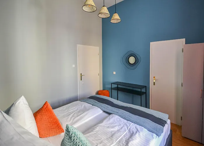 Celebration Flat By Ruterra
