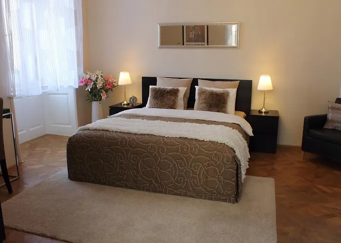 Royal Prague Apartment Celakovskeho Sady