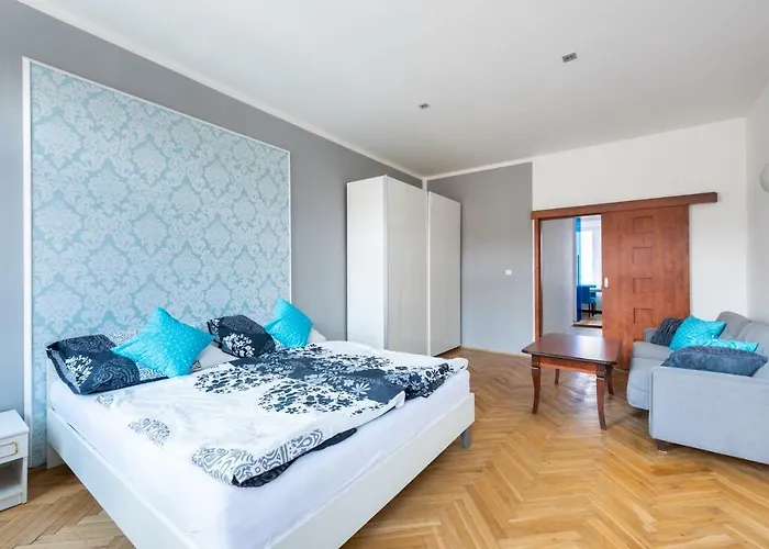 Bright Apartment Few Steps From Centre