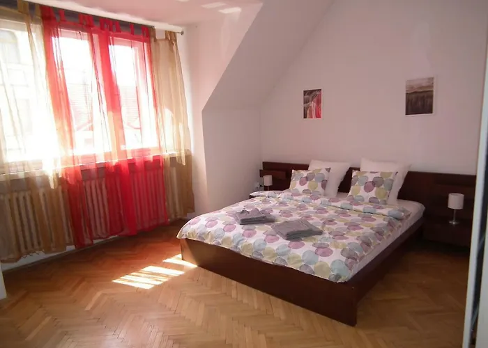 Old Town Spacious Apartment