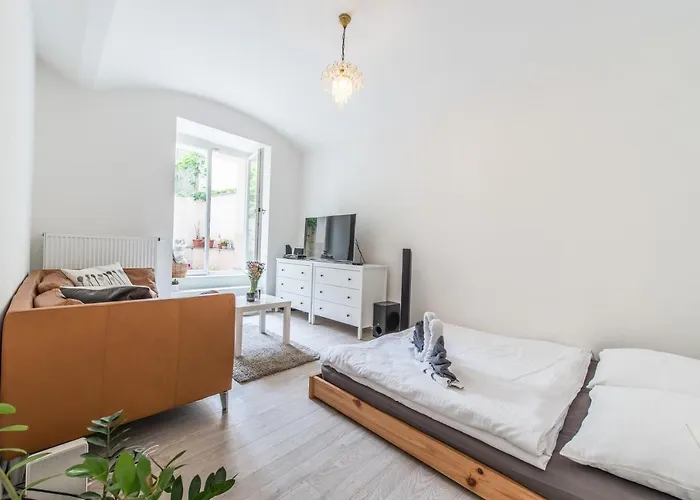 Quiet Apartment In The City Center With Own Terrace