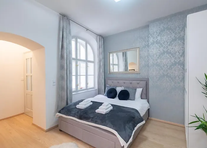 Quiet Apartment In The Heart Of Old Town Centre