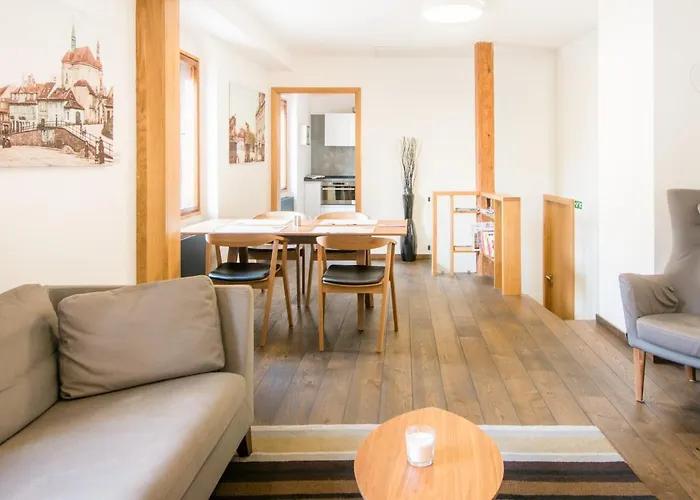 Modern Apartment In A Picturesque 15Th-Century Building