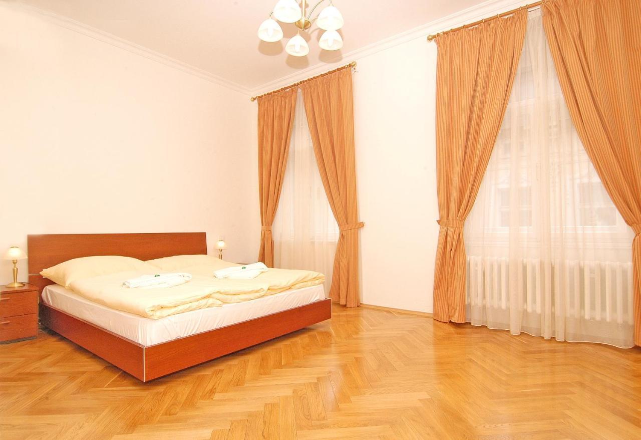 La Familia Aparthotel 2*