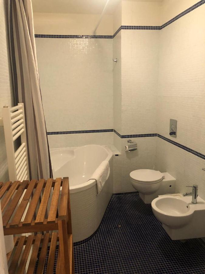 Aparthotel La Familia 2*