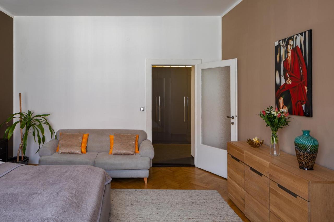 Deluxe In Old Town By Days Apartmán *