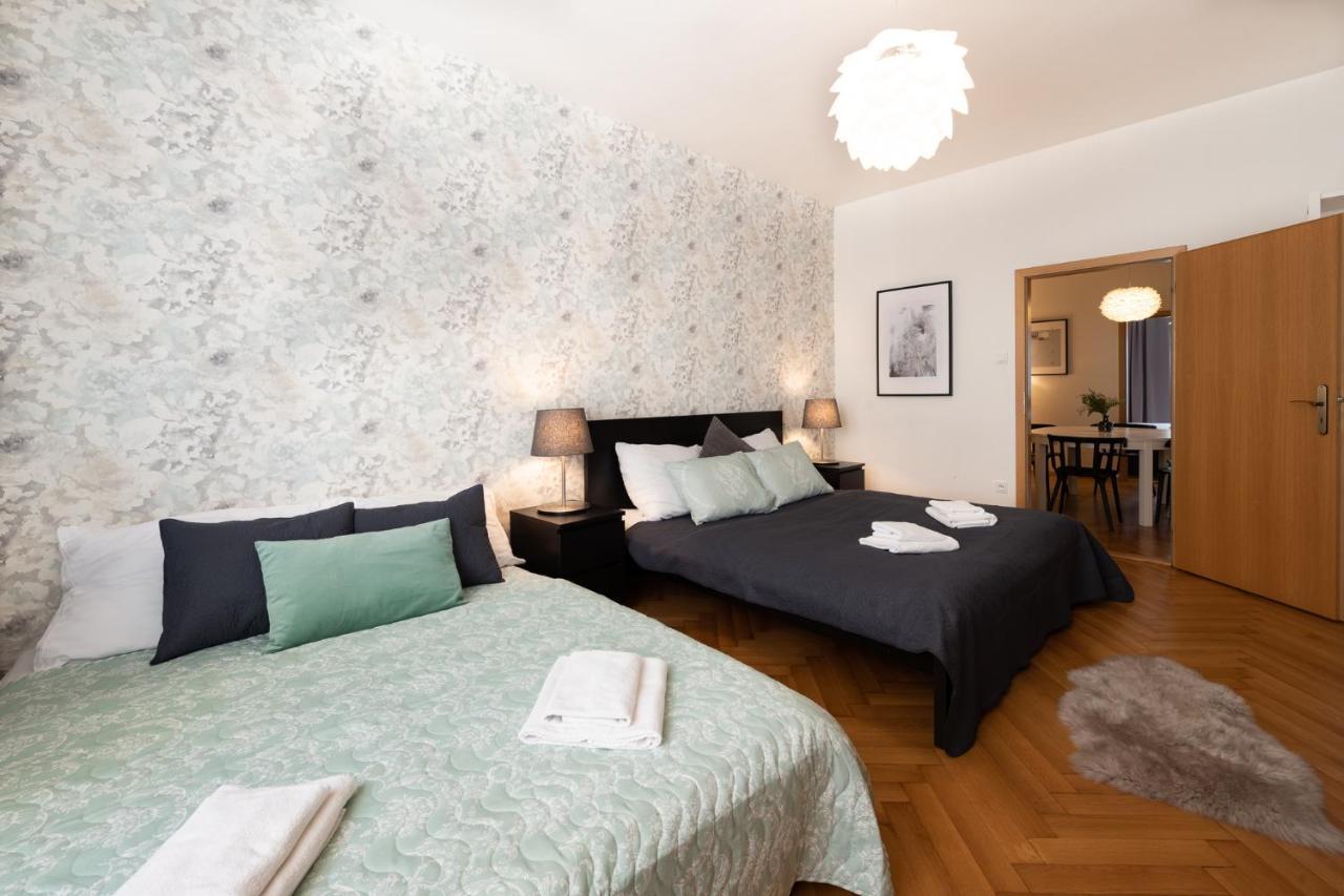 Luxury In Prime Location Apartment *