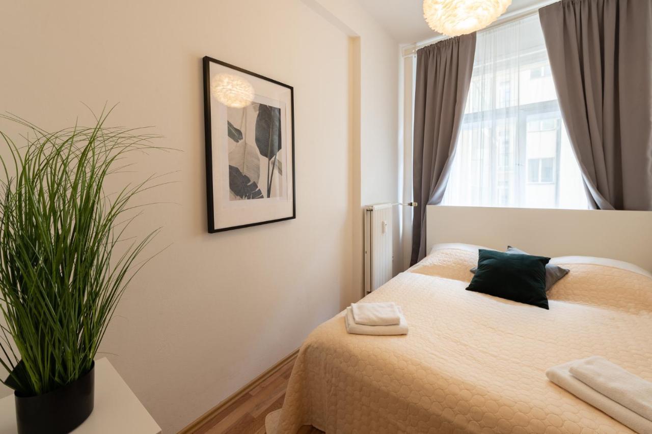 Luxury In Prime Location Apartment *