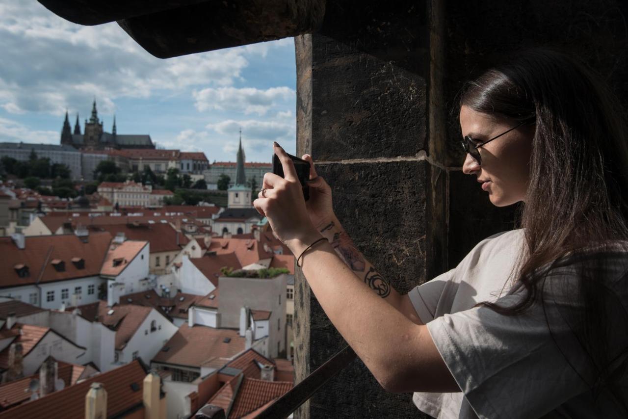 Charles Bridge & Hostel *
