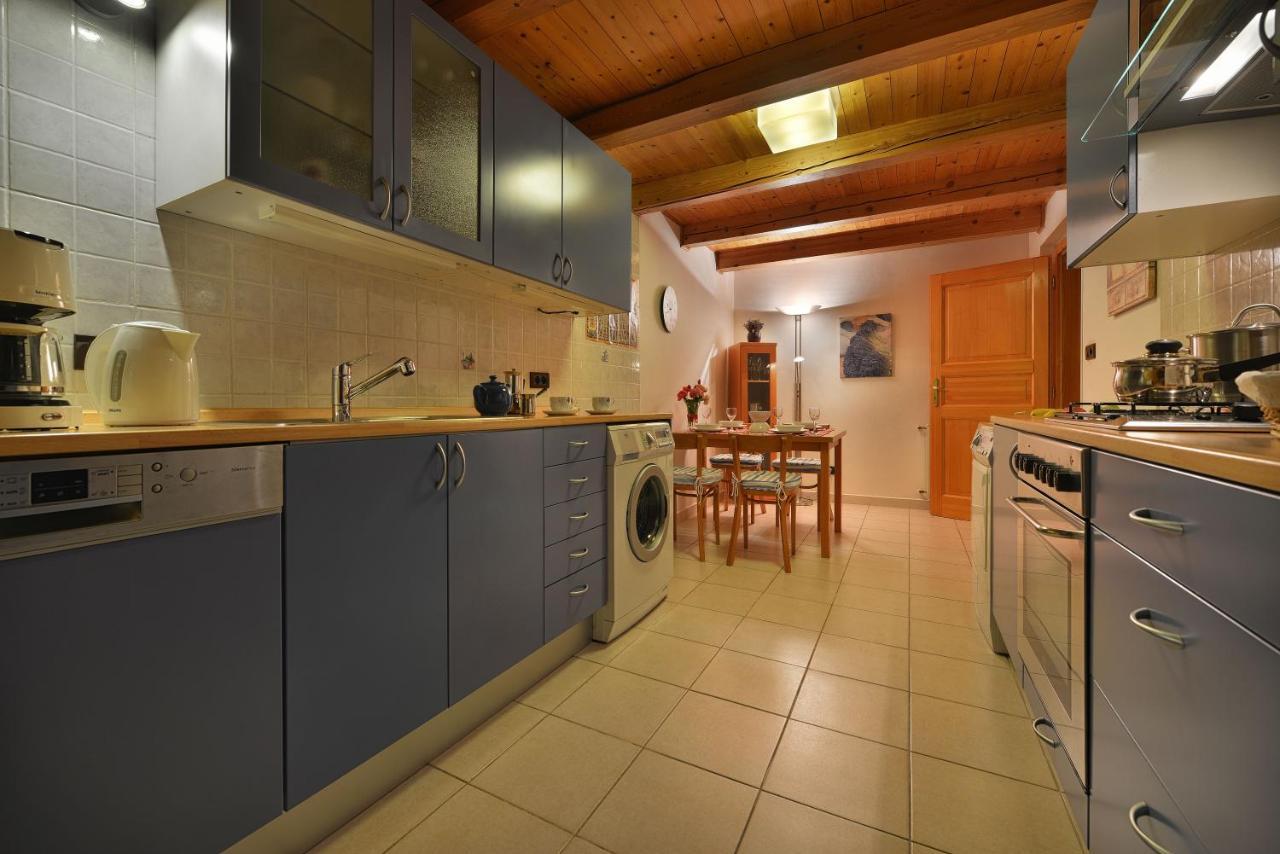 Old Town Tyn Apartment *