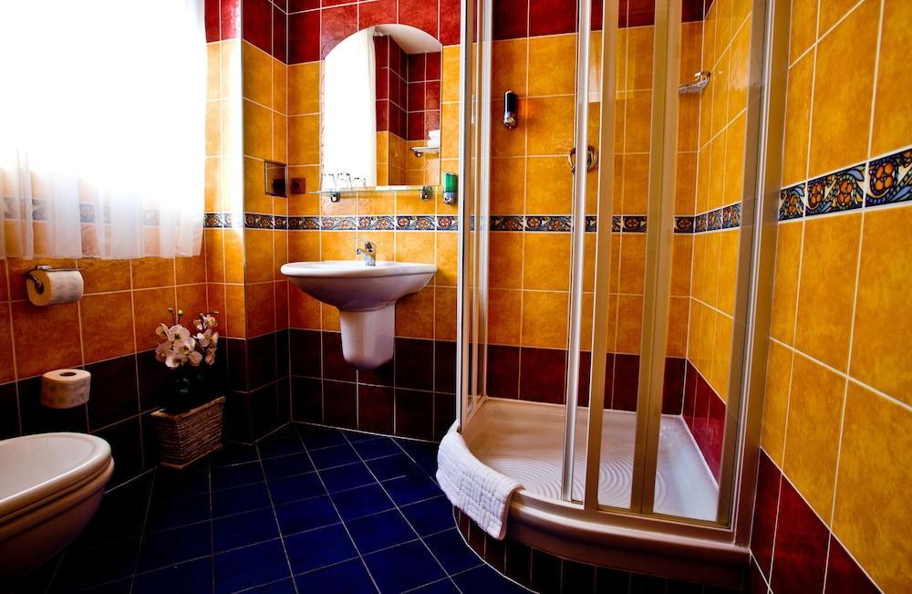 Hotel William 3*
