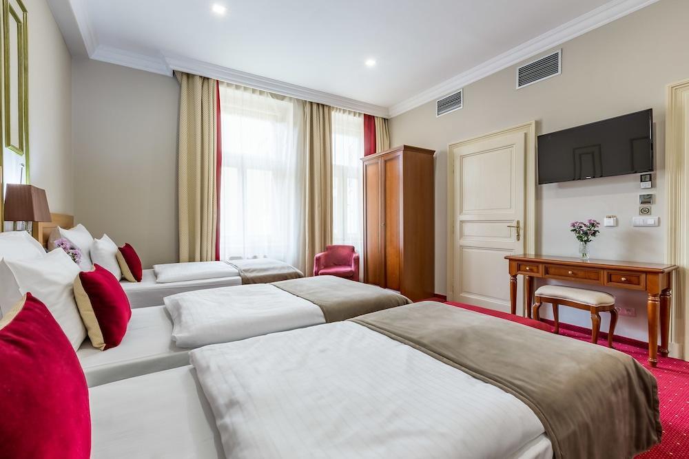 Hotel Caruso Old Town 4*