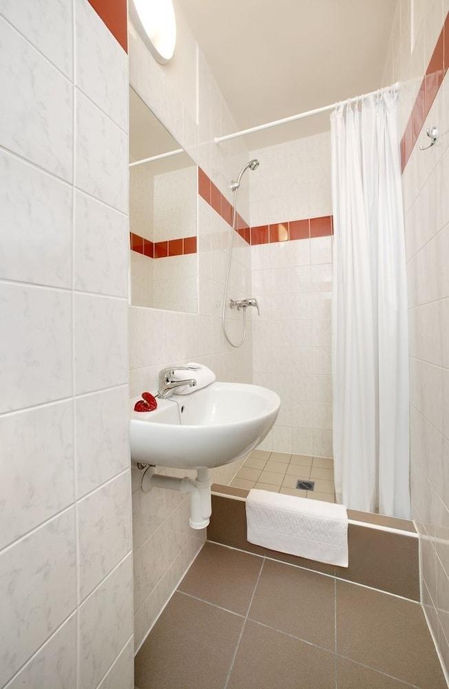 Easy Star Prag