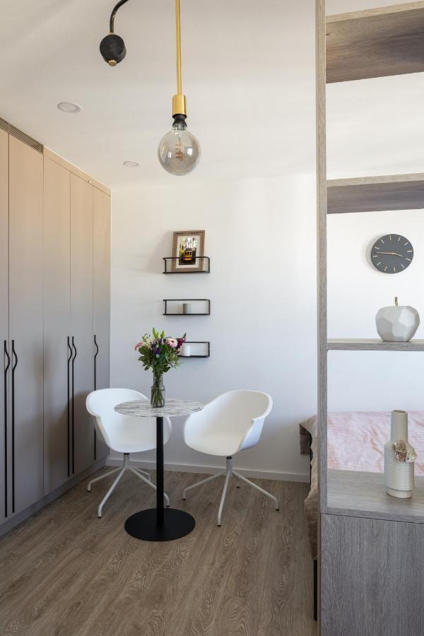 Minimalist Studio In Vinohrady By Days *