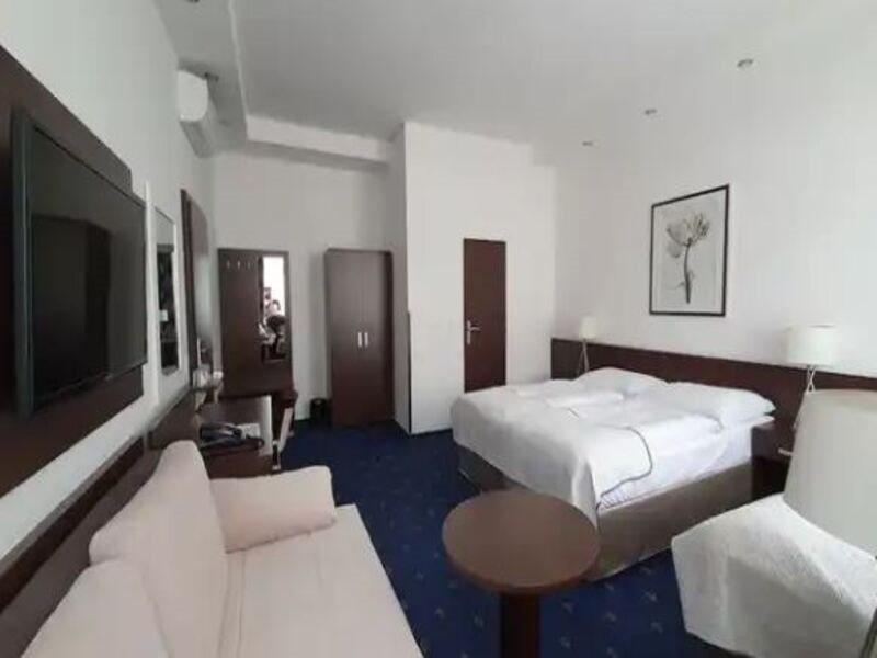 Royal Plaza Hotel 3*